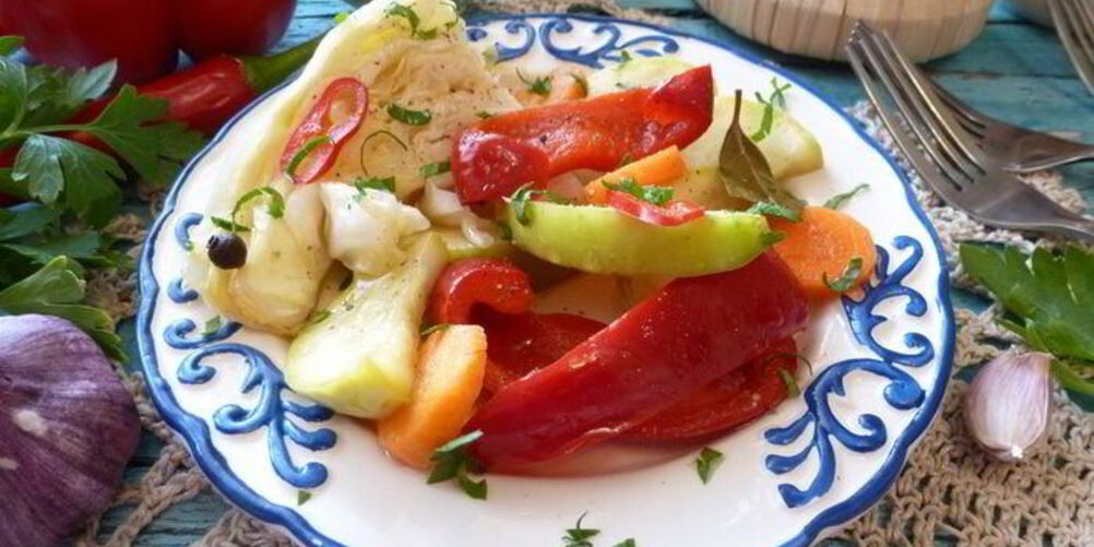 Рецепт овощи, маринованные с яблоком и корицей