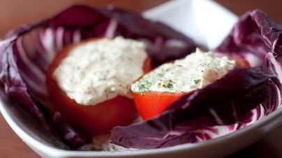 Помидоры черри с маринованной фетой и маслинами