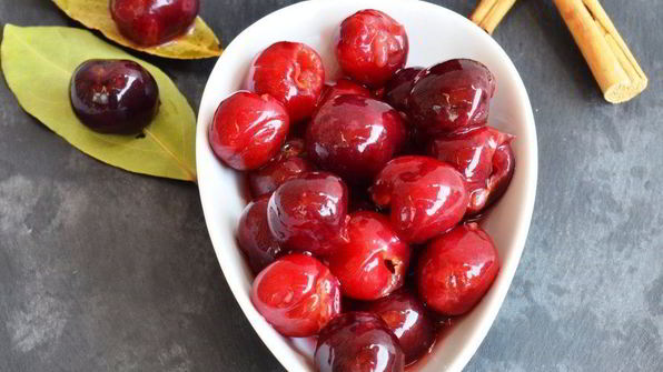 пряная маринованная черешня