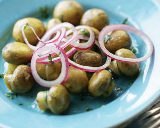 Шампиньоны, маринованные в белом вине с карри