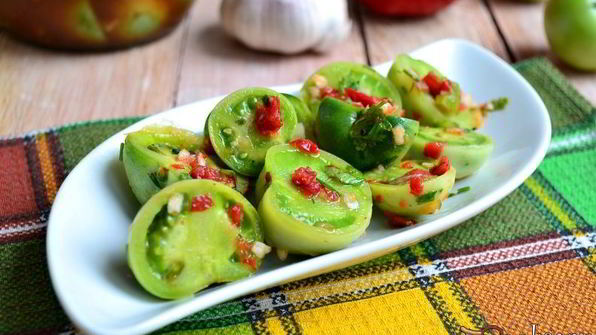 зеленые помидоры маринованные кусочками