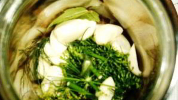 огурцы на зиму со смородиной