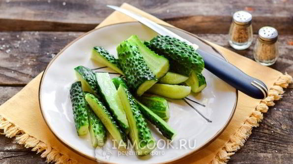 огурцы с томатным соусом на зиму