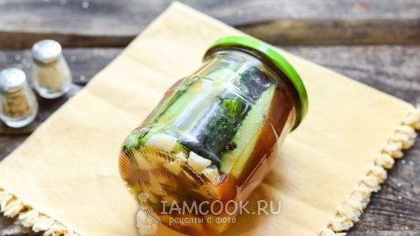 огурцы с томатным соусом на зиму
