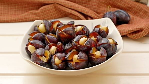 слива с чесноком на зиму