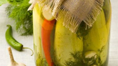 Соленые кабачки с чесноком