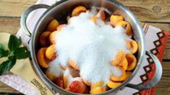 абрикосовое варенье с косточками