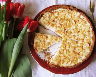 Чизкейк с белым шоколадом и малиновым вареньем