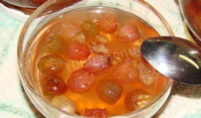 Королевское варенье из крыжовника с грецким орехом