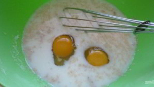 рулет из дрожжевого теста с вареньем