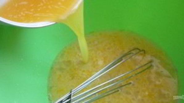 рулет из дрожжевого теста с вареньем