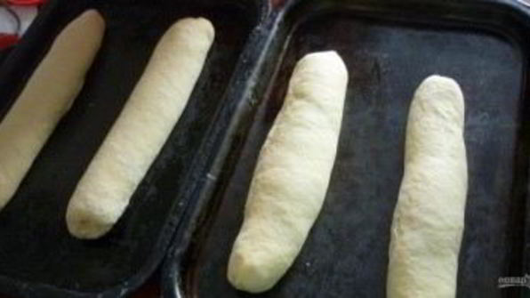 рулет из дрожжевого теста с вареньем