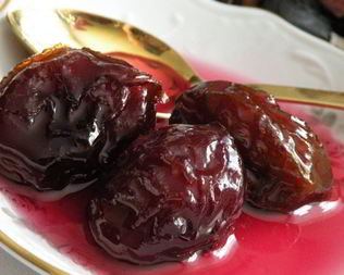 Сливовое варенье с косточками