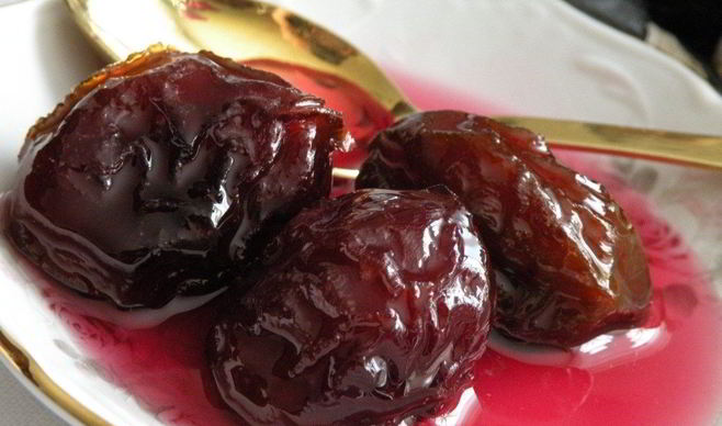 Сливовое варенье с косточками