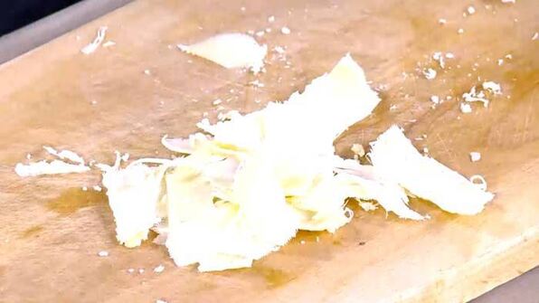 тосты с инжирным вареньем, запеченными грушами и сыром