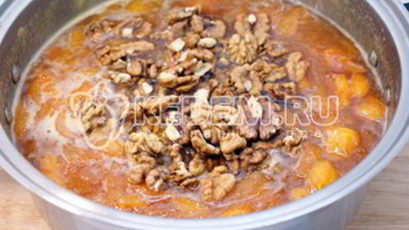 варенье из абрикосов с грецкими орехами