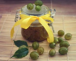 Варенье из крыжовника с грецким орехом и апельсином