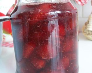 Варенье клубничное и абрикосовое