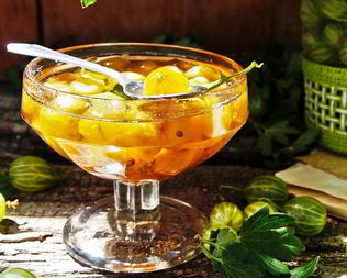 Янтарное варенье из крыжовника