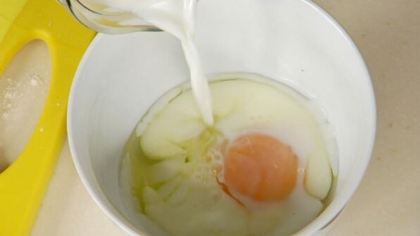 жареный камамбер с вареньем из брусники