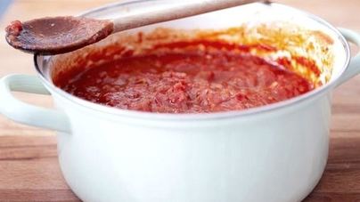 Заготовка томатного соуса из помидор и томатной пасты