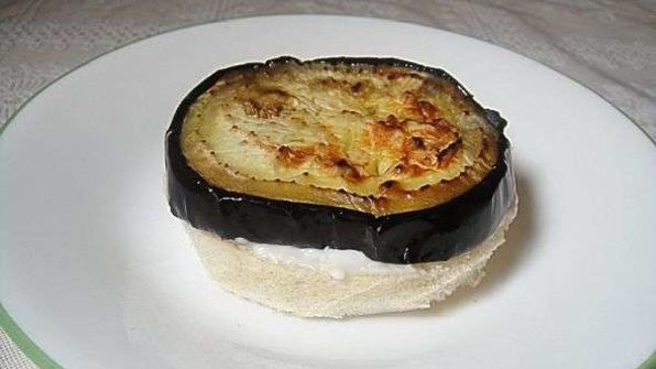 бутерброд с баклажанами