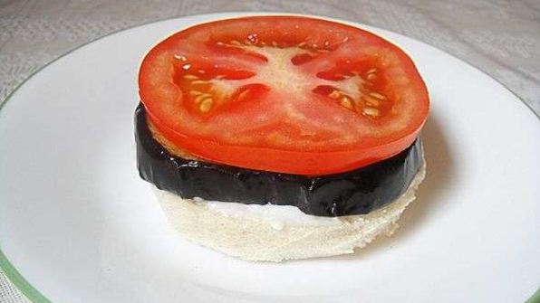 бутерброд с баклажанами