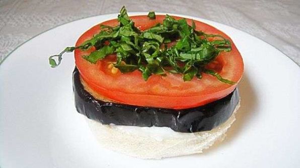 бутерброд с баклажанами