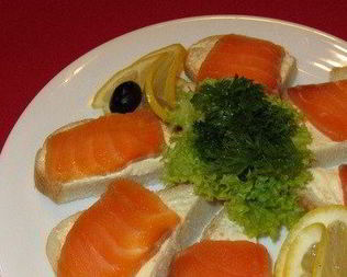 Бутерброд с красной рыбой