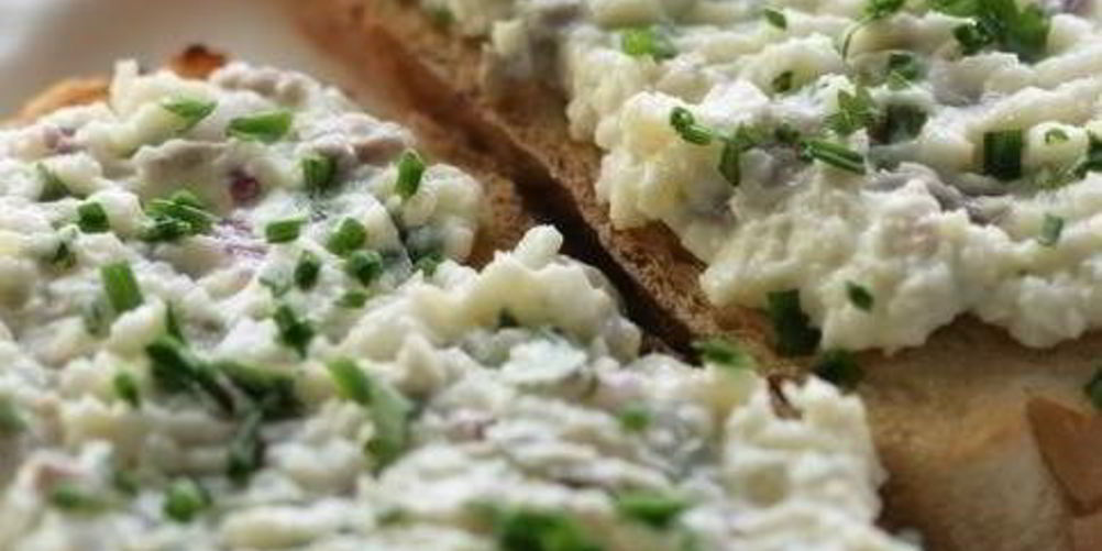 Рецепт бутерброд с сельдью и сливочным сыром