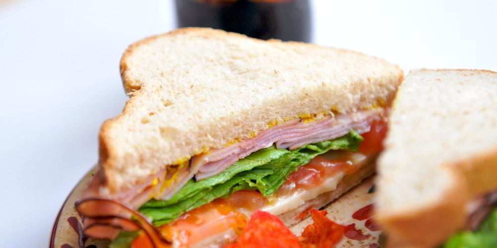 Рецепт бутерброд с ветчиной и помидорами