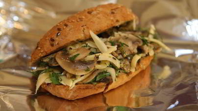 Бутерброд-ссобойка с грибами и сыром