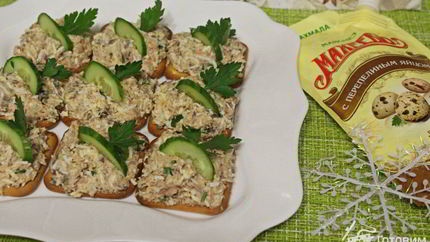 Бутерброды на крекерах с сардинами