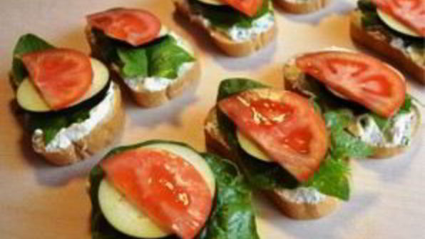 бутерброды с баклажанами и помидором