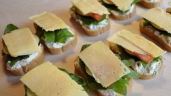 бутерброды с баклажанами и помидором