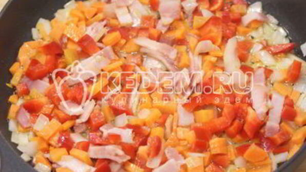 бутерброды с фаршем и томатным соусом