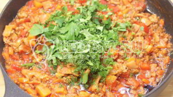 бутерброды с фаршем и томатным соусом