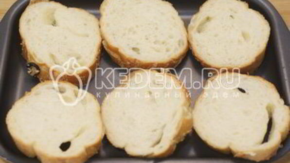 бутерброды с фаршем и томатным соусом