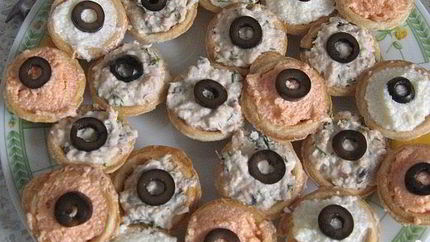 Бутерброды с икрой мойвы