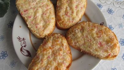 Бутерброды с крабовыми палочками и сыром