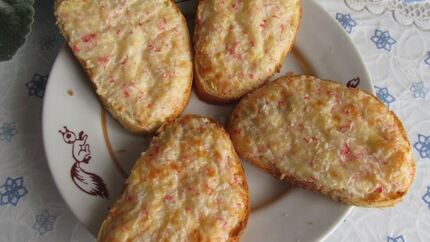 Бутерброды с крабовыми палочками и сыром