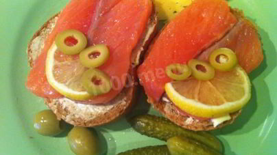 Бутерброды с красной рыбой и маслом