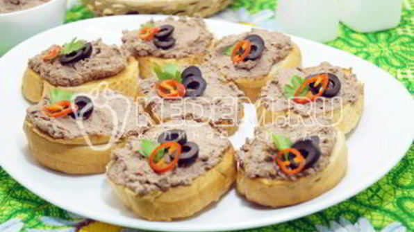 бутерброды с паштетом из куриной печени
