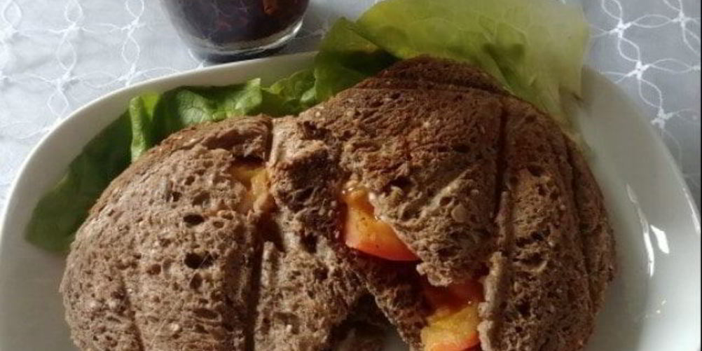 Рецепт бутерброды с помидорами и моцареллой