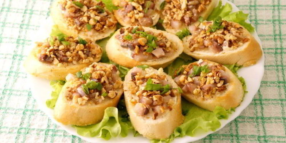 Рецепт бутерброды с сельдью и орехами