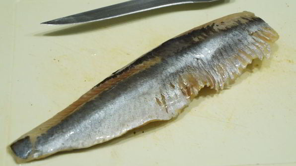 бутерброды с сельдью и орехами