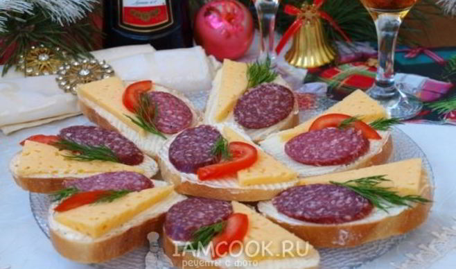 Бутерброды с сыром и колбасой