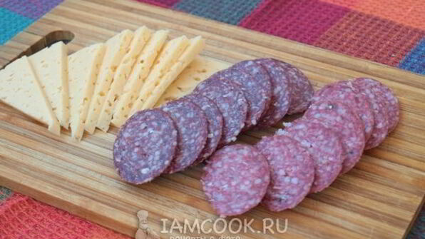 бутерброды с сыром и колбасой