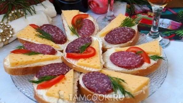 бутерброды с сыром и колбасой
