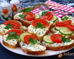 Бутерброды с творогом, яйцом и черемшой